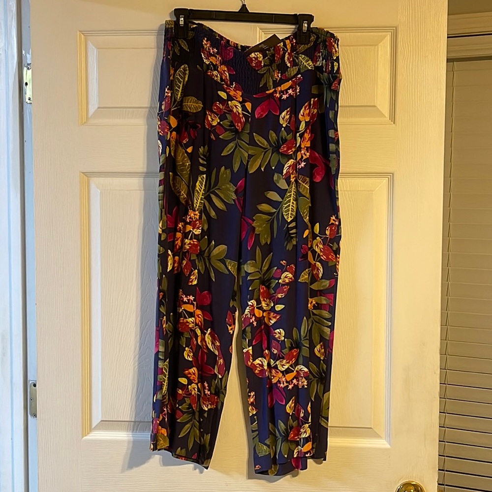 Never worn- J•Jill floral pants , size Large